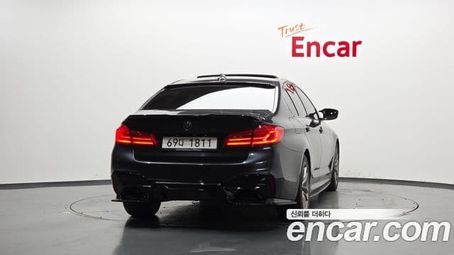 BMW 5 Series 2018 — ფოტო 4/20