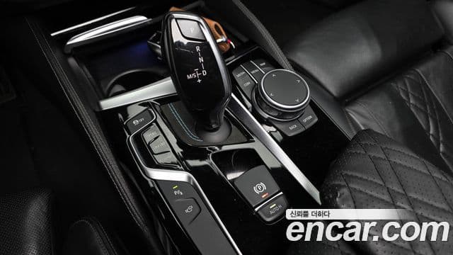 BMW 5 Series 2018 — ფოტო 9/20