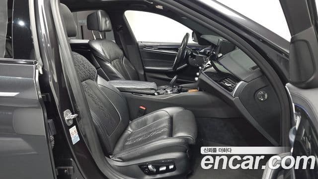 BMW 5 Series 2018 — ფოტო 11/20