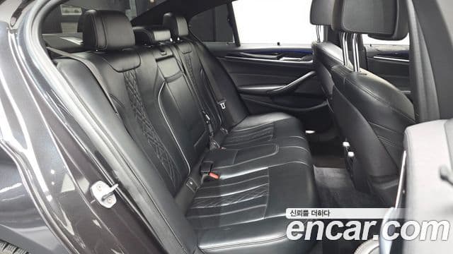 BMW 5 Series 2018 — ფოტო 12/20