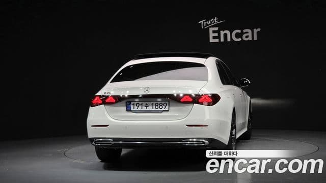 Mercedes-Benz E-Class 2025 — Фото 4/20