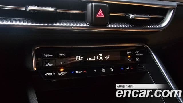 Kia K5 2021 — ფოტო 17/20