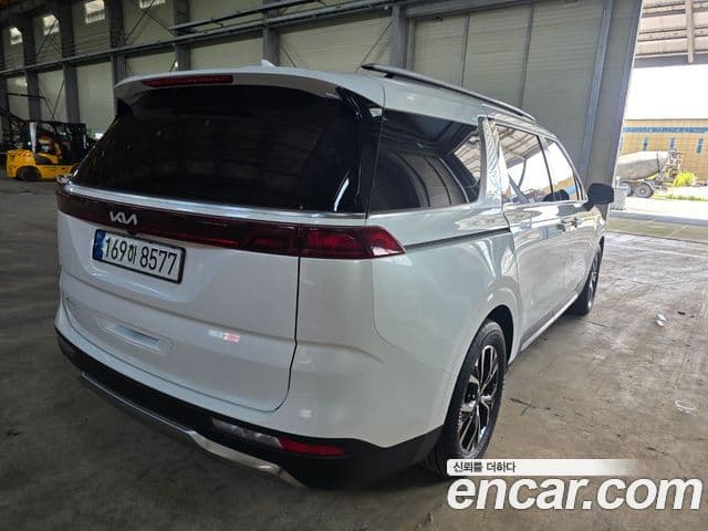 Kia Carnival 2022 — фото 2 из 12