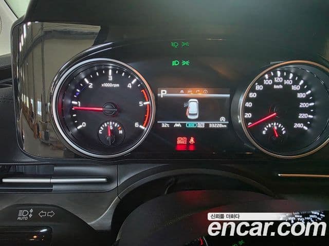 Kia Carnival 2022 — фото 8 из 12