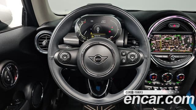 Mini Cooper 2021 — фото 12 из 20