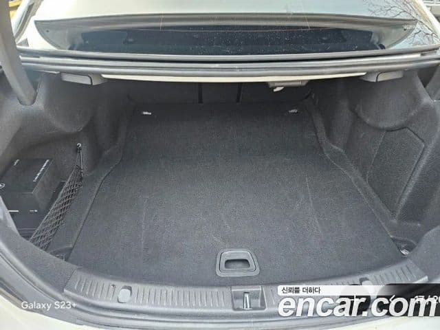 Mercedes-Benz E-Class 2020 — ფოტო 17/20