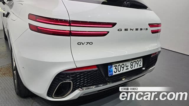 Genesis GV70 2022 — Photo 14/34