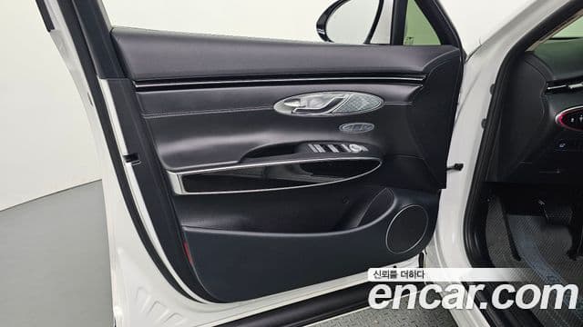 Genesis GV70 2022 — Photo 27/34