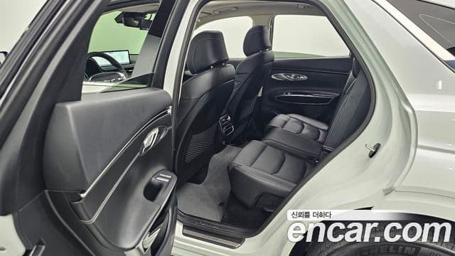 Genesis GV70 2022 — Photo 28/34