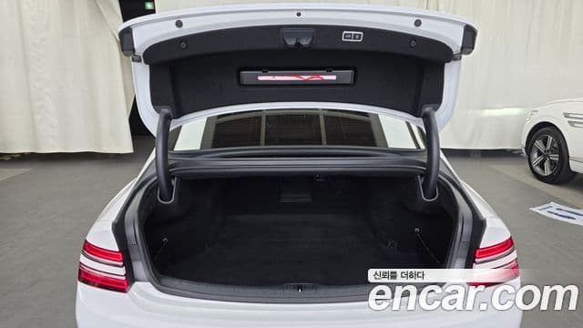 Genesis Electrified G80 2020 — Şəkil 17/20