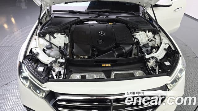 Mercedes-Benz E-Class 2024 — ფოტო 5/20