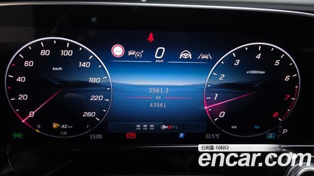Mercedes-Benz E-Class 2024 — ფოტო 7/20