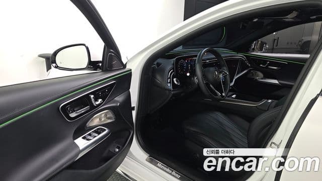Mercedes-Benz E-Class 2024 — фото 9 из 20