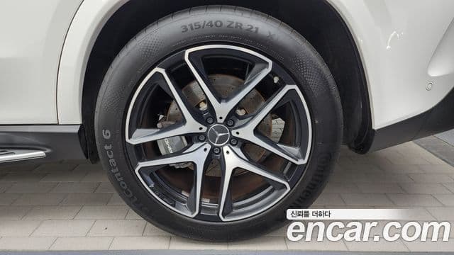 Mercedes-Benz GLE-Class 2023 — Photo 12/35