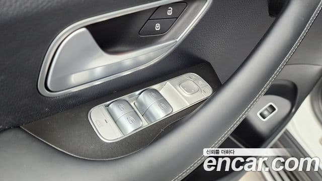 Mercedes-Benz GLE-Class 2023 — Photo 11/35
