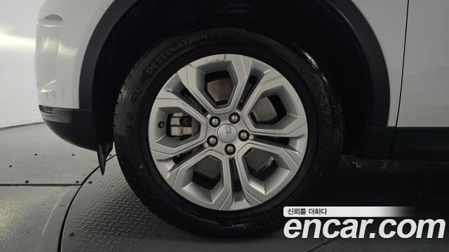 Land Rover Discovery Sport 2020 — Photo 15/35
