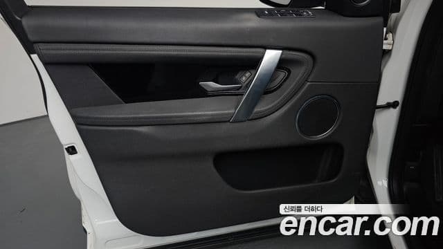 Land Rover Discovery Sport 2020 — Photo 25/35