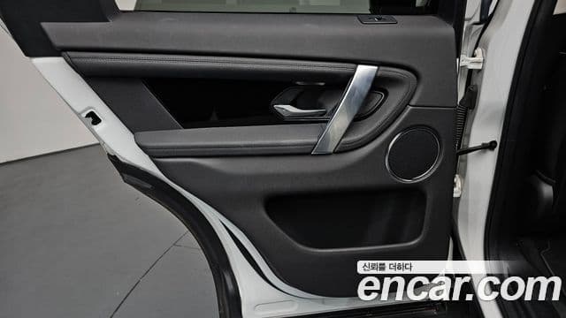 Land Rover Discovery Sport 2020 — Photo 29/35