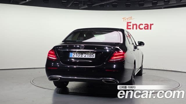 Mercedes-Benz E-Class 2019 — Şəkil 17/20