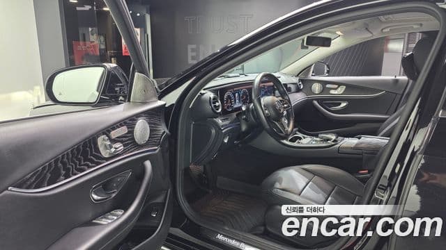 Mercedes-Benz E-Class 2019 — Şəkil 19/20