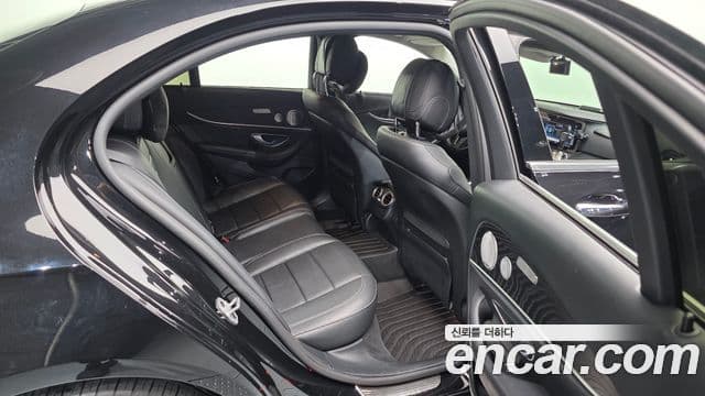 Mercedes-Benz E-Class 2019 — Şəkil 13/20