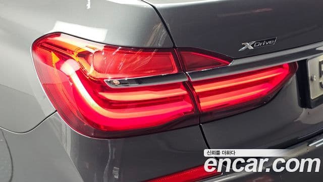 BMW 7 Series 2019 — Photo 20/37
