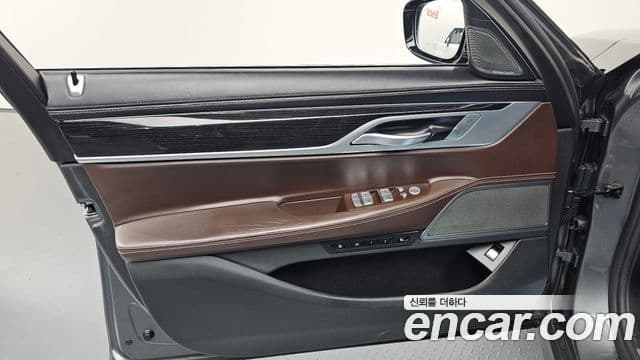 BMW 7 Series 2019 — Photo 4/37