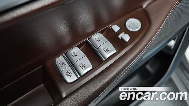 BMW 7 Series 2019 — Photo 16/37