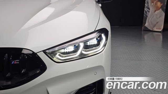 BMW 8 Series 2024 — Photo 21/34