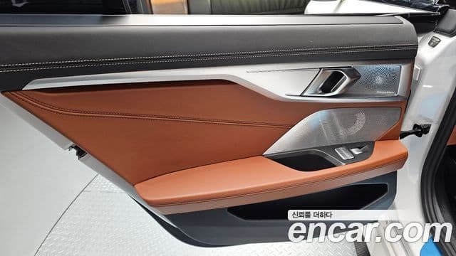 BMW 8 Series 2024 — Photo 16/34