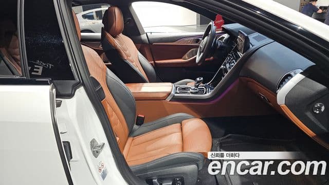 BMW 8 Series 2024 — Photo 25/34