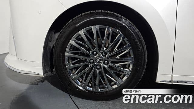 Lexus LM 2024 — ფოტო 14/20