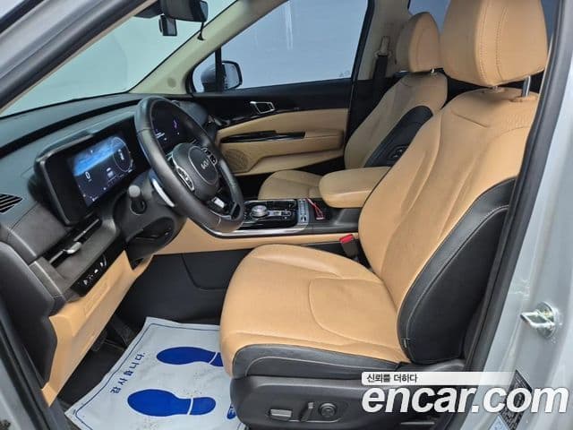 Kia Carnival 2022 — ფოტო 8/18