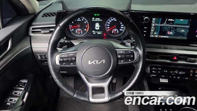 Kia K5 2023 — ფოტო 13/20