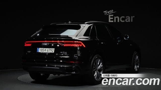 Audi Q7 2022 — ფოტო 2/20