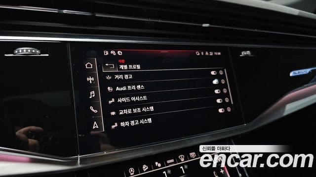 Audi Q7 2022 — ფოტო 15/20