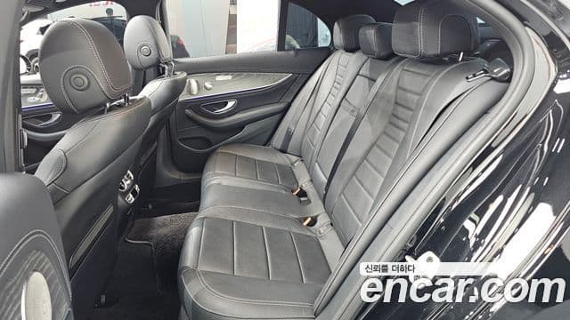 Mercedes-Benz E-Class 2022 — фото 12 из 20