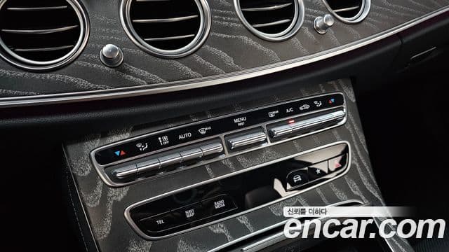 Mercedes-Benz E-Class 2022 — Şəkil 19/20
