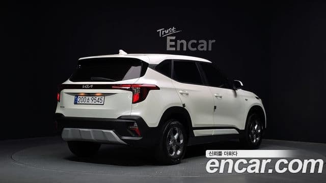 Kia Seltos 2023 — ფოტო 2/20