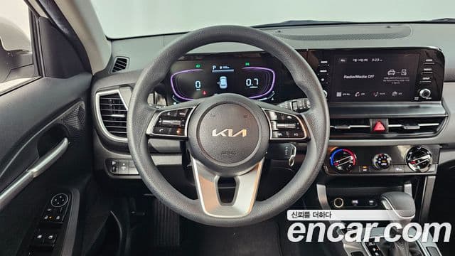 Kia Seltos 2023 — ფოტო 13/20