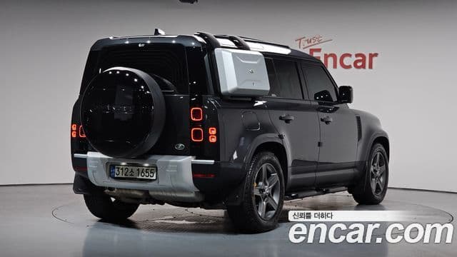 Land Rover Defender 2022 — Фото 2/20