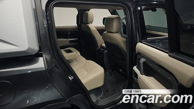 Land Rover Defender 2022 — Фото 12/20