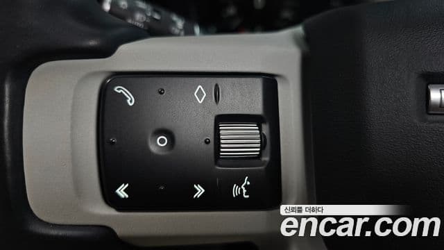 Land Rover Defender 2022 — Photo 26/34
