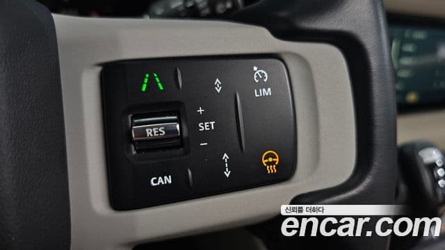 Land Rover Defender 2022 — Photo 11/34