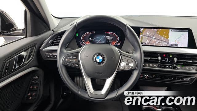 BMW 1 Series 2021 — ფოტო 13/20