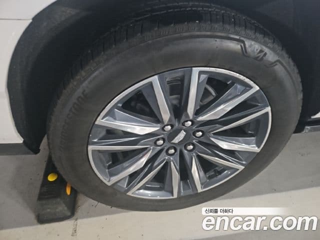 Cadillac Escalade 2023 — ფოტო 5/20
