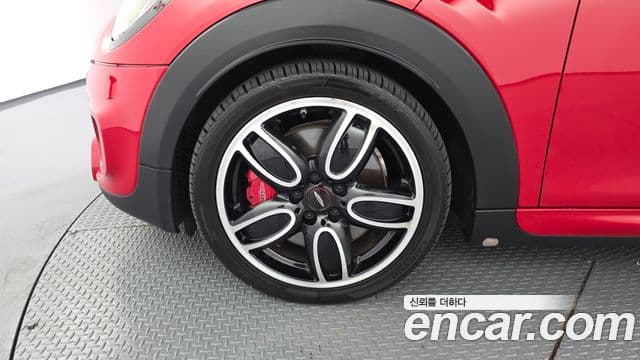Mini Cooper S 2019 — Şəkil 25/32