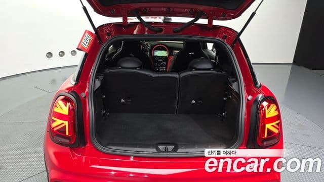 Mini Cooper S 2019 — Şəkil 21/32