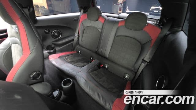Mini Cooper S 2019 — Şəkil 30/32
