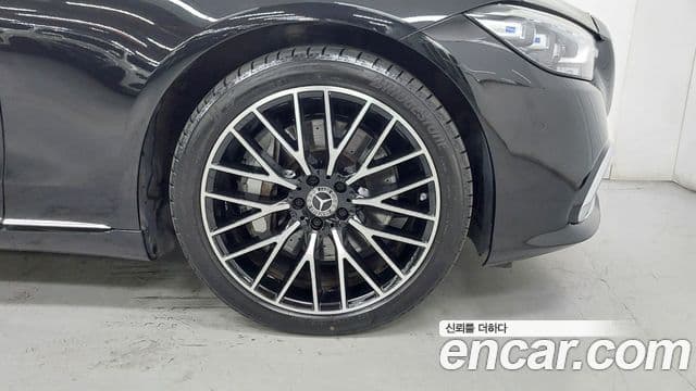 Mercedes-Benz S-Class 2023 — Photo 12/18